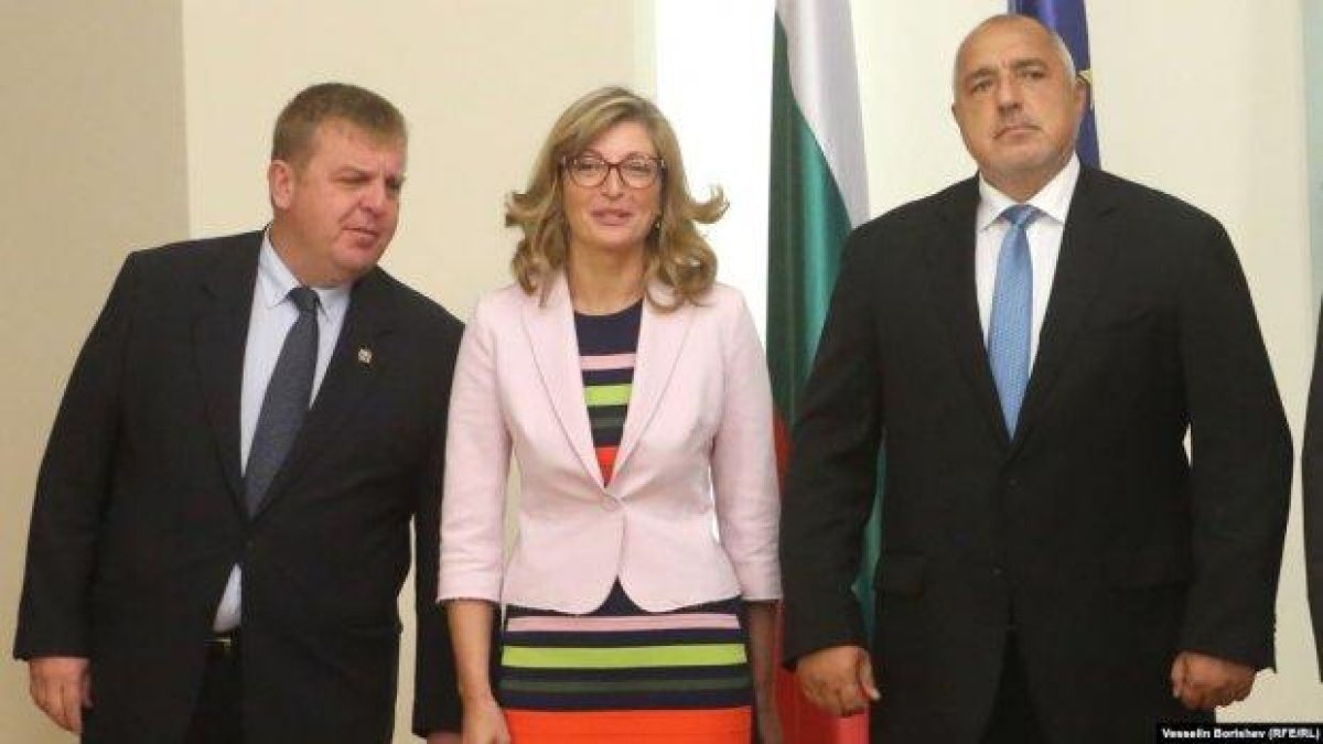 Разпад на управляващата коалиция в България прогнозира "Икономист"