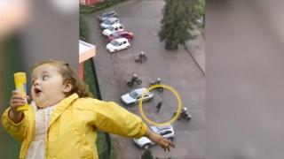 Нелепо преследване на един беглец от няколко полицейски мотора (видео)