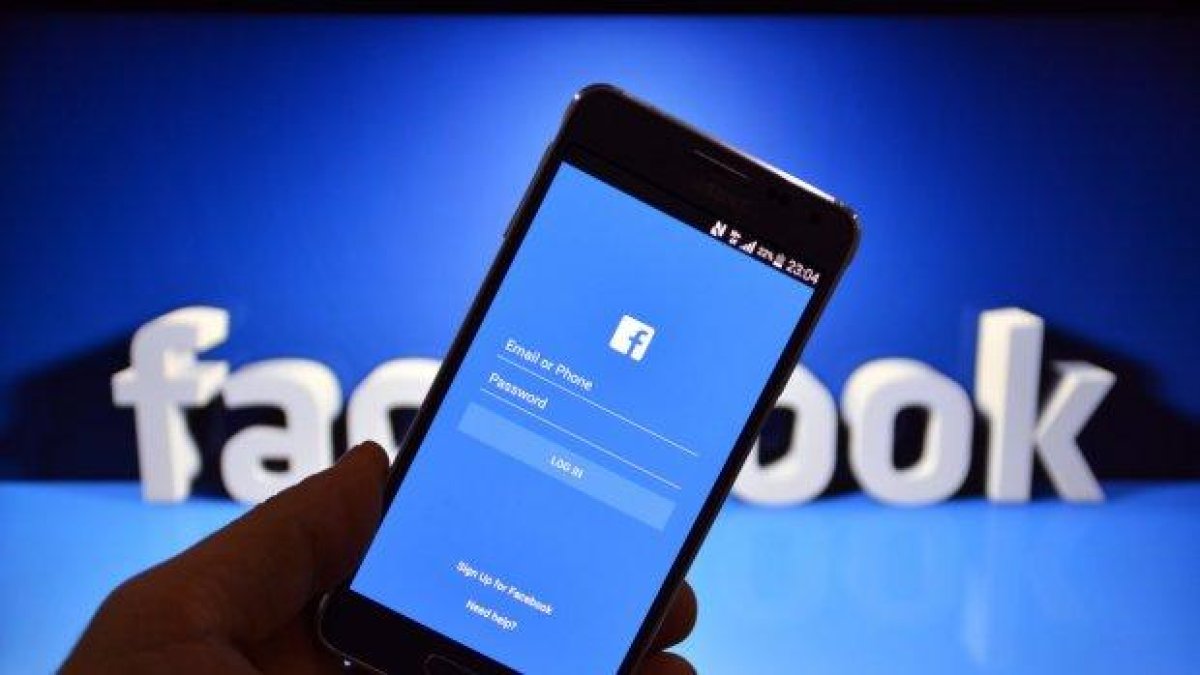 Бъг във Facebook може да отвори камерата на iPhone-a ви без вашето знание