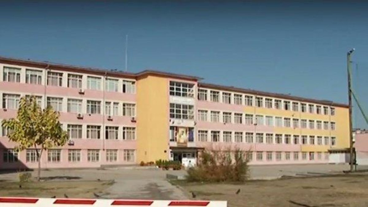 Директорка на училище си взела 13 болнични, за да избегне уволнение