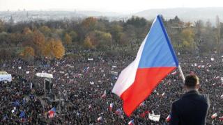 250 хиляди души протестираха в Прага срещу премиера Андрей Бабиш (снимки)