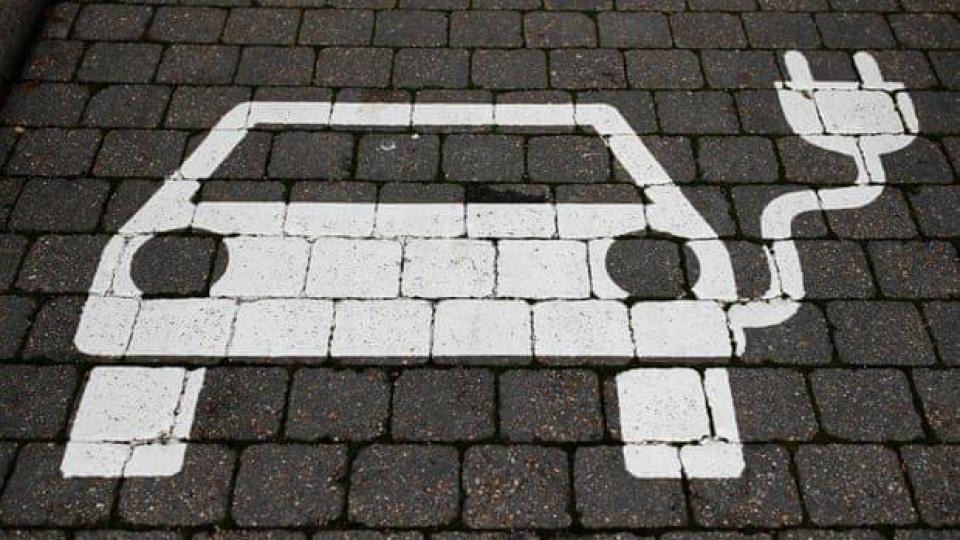 Полезни ли са електрическите автомобили наистина за околната среда?