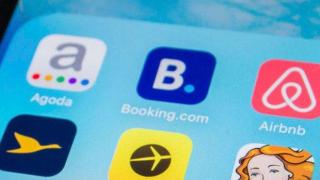Управляващите срещу Booking и Airbnb: искат категоризация на имотите в сайтовете за почивки