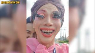 Какво ли може да се обърка с едни изкуствени мигли? (видео)