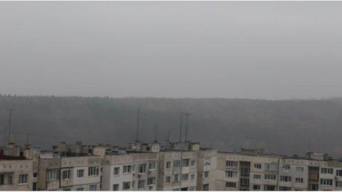В няколко квартала на София въздухът е силно замърсен