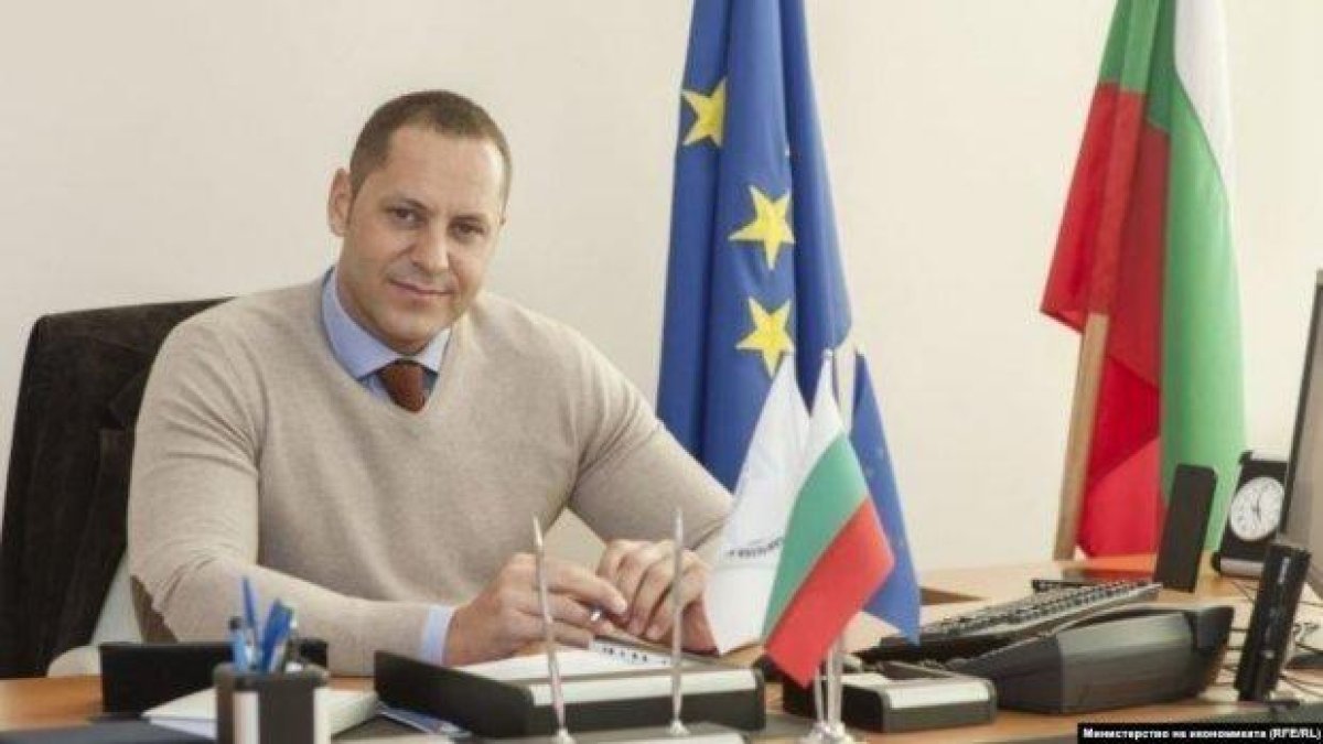 Десет съдии си направиха отвод по делото за къщата за гости с европари на Александър Манолев