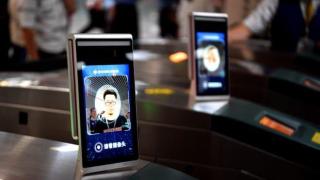 Китай въведе задължително сканиране на лицата на потребителите на мобилни телефони