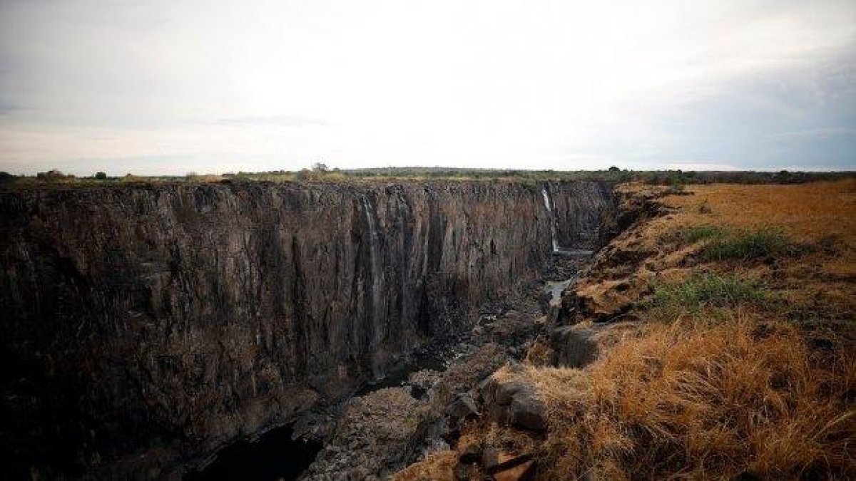 Водопадът Виктория в Южна Африка вече почти напълно пресъхна