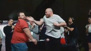 Световният шампион по шамаросване беше нокаутиран (видео)