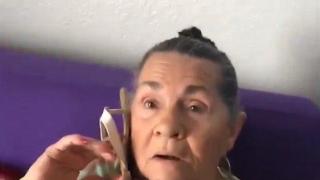 Пробутват джапанка за телефонна слушалка на заспала жена (видео и снимки)