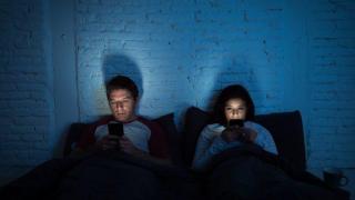 &quot;Нощният режим&quot; на електронните устройства всъщност пречи на съня ви