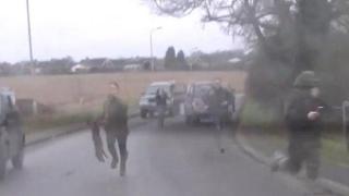 Ядосани ловци хвърлиха кървав труп на лисица по протестиращи природозащитници (видео 18+)