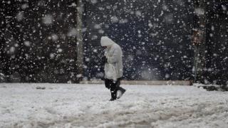 Микроскопични частици пластмаса има и в снега, установиха учени