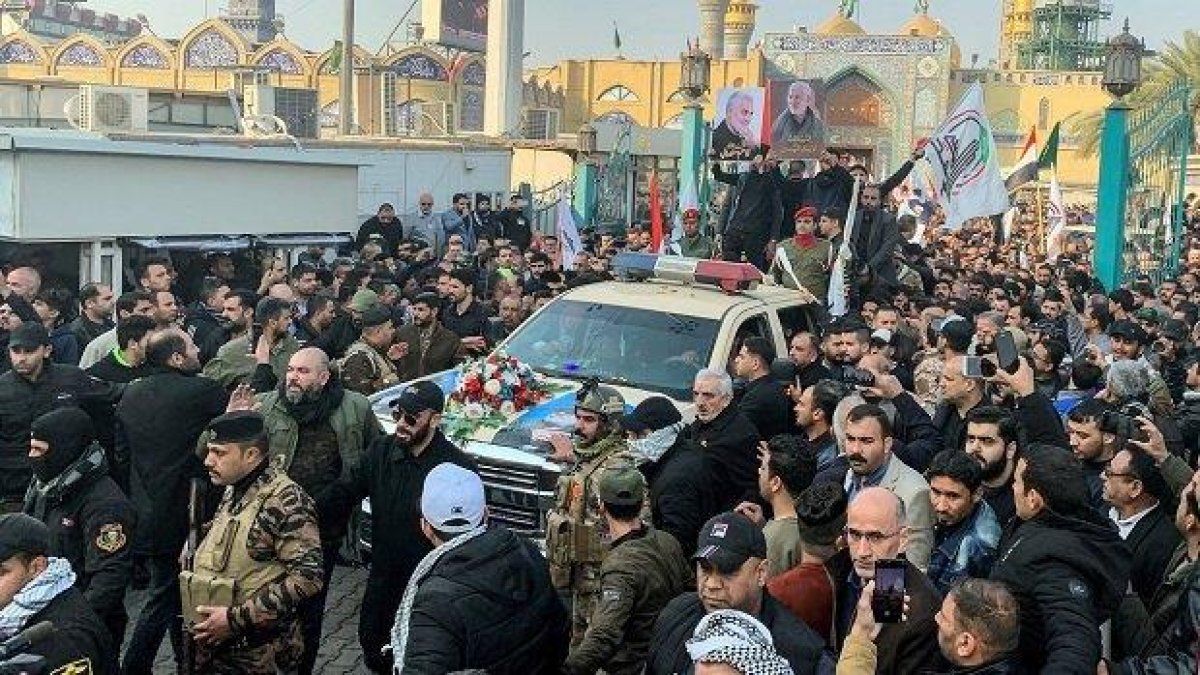 В Иран изпращат генерал Сюлеймани с възгласи "Смърт за Америка"