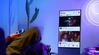 Samsung представи нов въртящ се телевизор за по-удобно гледане на вертикални видеа (видео)