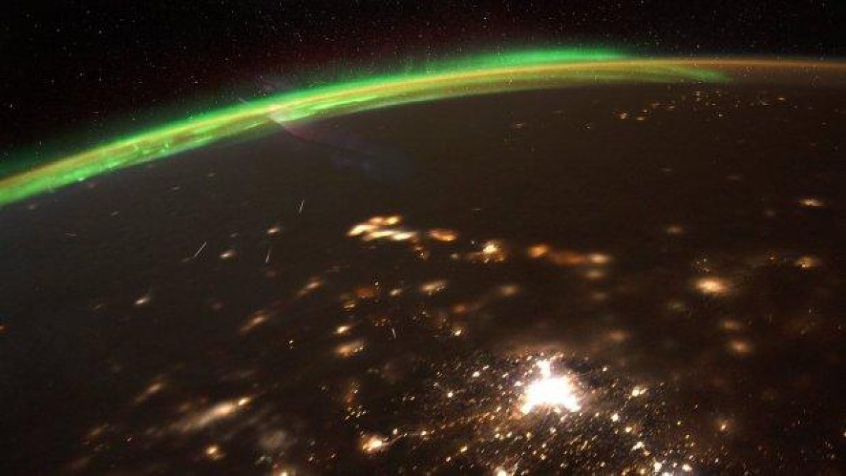 Астронавт на НАСА сподели красива снимка на първия метеорен дъжд за 2020 година