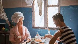 Фотограф представи куклите Барби и Кен като съветски граждани от времето на СССР (видео и снимки)