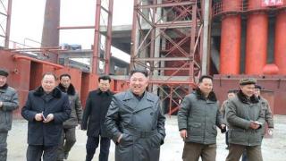 Северна Корея съди майка, спасила децата си от пожар, но оставила портет на Ким Чен Ир да изгори