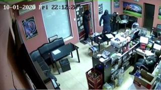 Въоръжени нападнаха пункт за спортни залагания в Русе (видео)