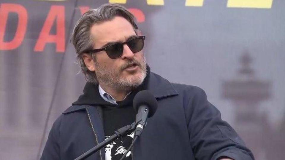 Арестуваха Хоакин Финикс на протест срещу изменението на климата