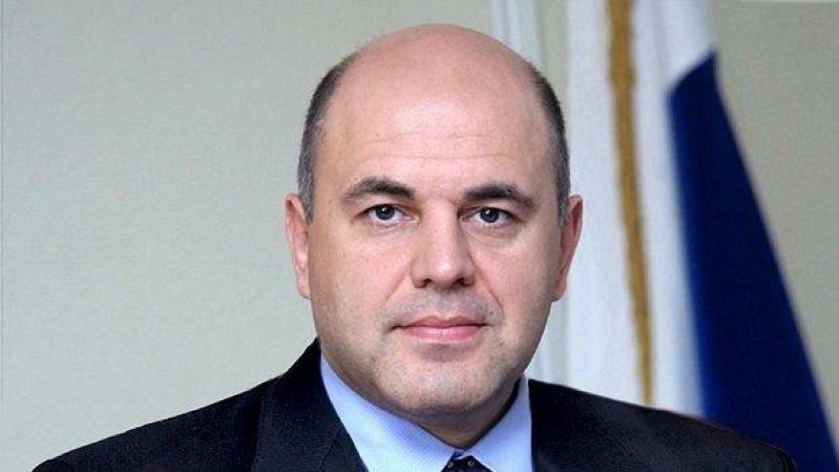 Шефът на данъчните в Русия сменя Медведев като премиер