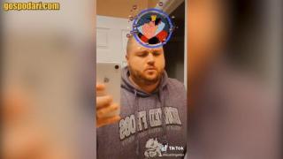 Мъж изпробва филтри на Дисни с надеждата да му се падне красив герой (видео)