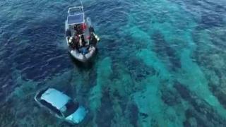 Шофьор оцеля по чудо, след като изхвърча с двеста от скала и падна в морето (видео и снимки)