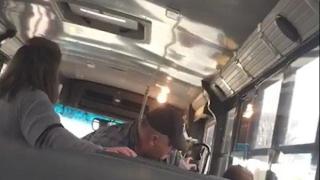 Съдят шофьор на автобус, заснет как блъска главата на глух ученик в прозореца (видео 18+)