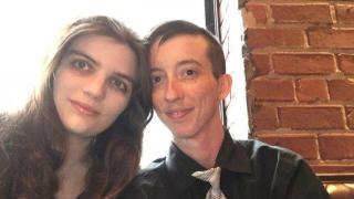 Трансджендър и съпругата му си родиха бебе от донор бивше тяхно гадже (видео и снимки)