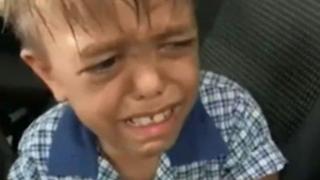 Половин милиона долара събраха за детето, заснето да казва, че иска да се самоубие