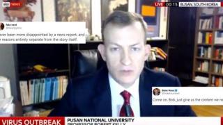 Професорът, чийто деца нахлуха рязко в кадър, се осмели да даде пак интервю (видео)