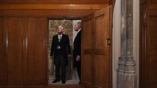 Откриха таен вход на четири века под Долната камара на парламента в Лондон (снимки)