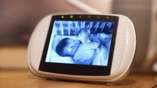 Хакери наблюдават домове през камерите на бебефоните