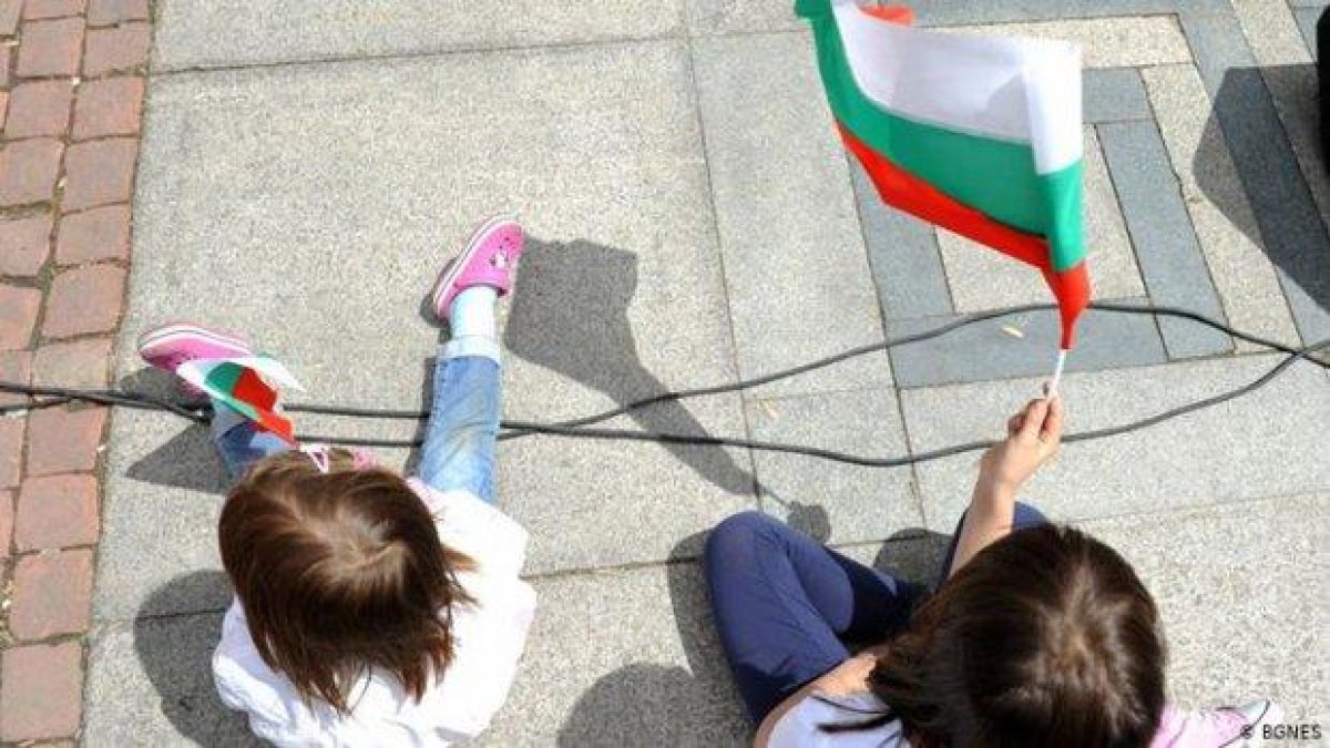 Колко са българските деца, родени в чужбина?