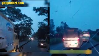 Шофьор на автобус се изживява като състезател от Формула 1 (видео)