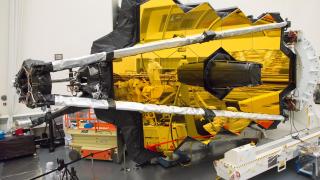 Нов телескоп на НАСА ще "вижда" 13.5 милиарда години назад в миналото (снимки)