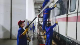 Китай обяви, че ще вдигне карантината от Ухан на 8 април (снимки)