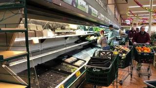 Хранителен магазин в САЩ изхвърли продукти на стойност $35 000, след като жена умишлено се изкашля върху тях