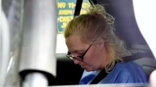 Обвиниха в тероризъм жената, изкашляла се нарочно върху десетки продукти в супермаркет (снимки)
