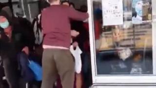 Стотици украинци щурмуваха летище, за да избягат от карантина (видео)
