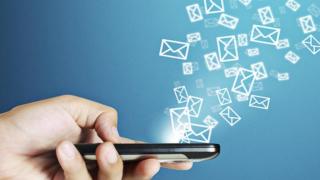 Гражданите в Гърция могат да излизат навън само с SMS