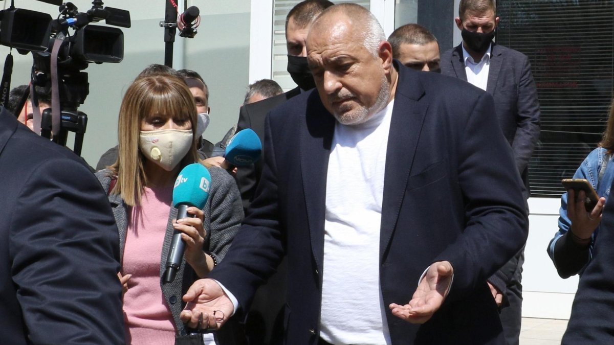 Борисов: До полунощ ще направим задължително носенето на маски навън
