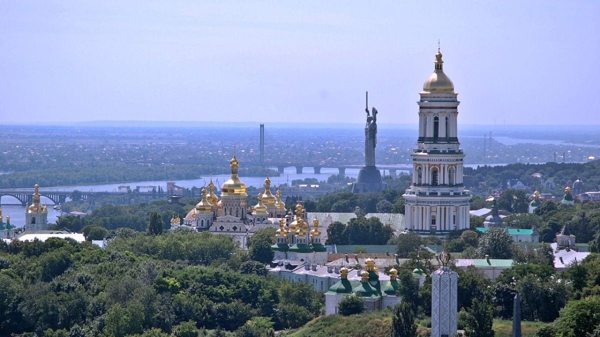Православен манастир в Украйна пламна с коронавирус: 90 монаси са заразени, двама починаха