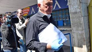 Сашо Диков предаде отказаните от Борисов акции на "Левски" на администрацията на клуба (видео и снимки)