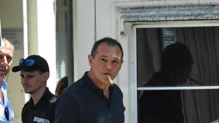 Частен съдебен изпълнител продава самолета  на Васил Божков