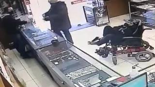 Парализиран и глухоням тийнейджър се опита да ограби бижутерия в Бразилия (видео и снимки)