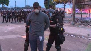 Репортер на CNN беше арестуван на живо в ефир по време на протестите в Минеаполис срещу убийството на чернокож от полицай (видео)