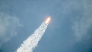 SpaceX изведе в орбита още 60 малки спътника (видео)