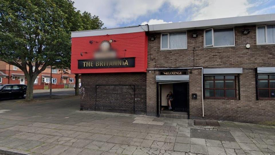 Над 100 гуляйджии се барикадираха в бар, затворен заради мерките срещу Covid-19