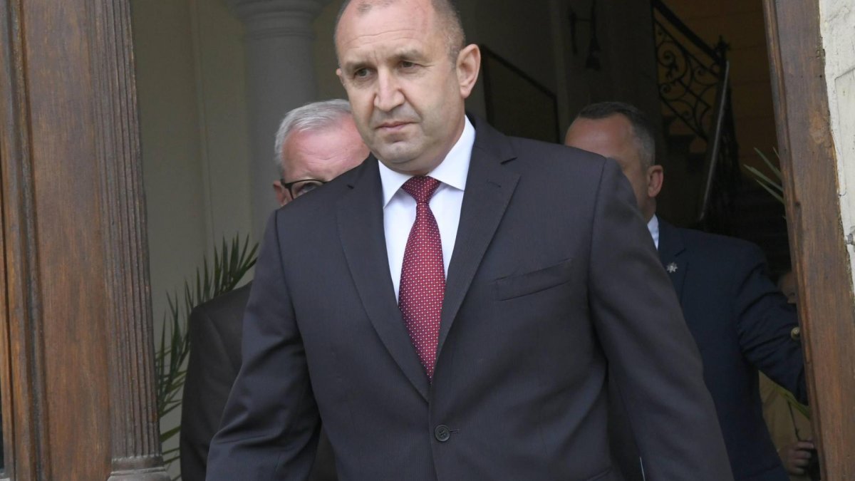 Румен Радев поиска оставката на началника на НСО, заради скандала с акваторията на "Росенец"